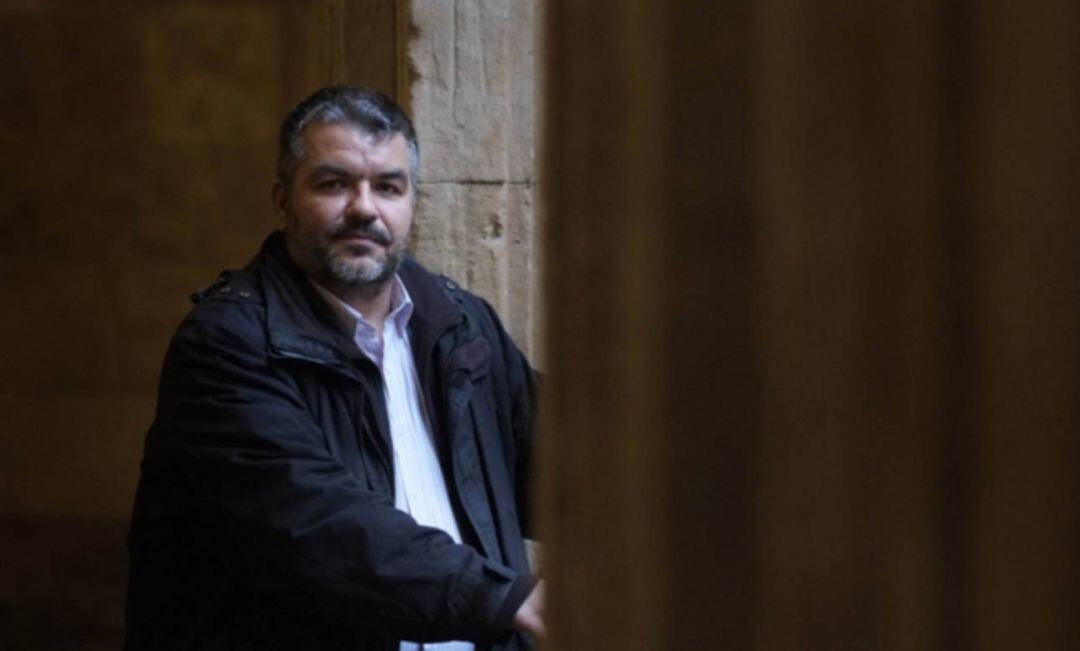 Guillermo Fouce es presidente de la Fundación 'Psicología Sin Fronteras' y, a pesar de que perdió a sus dos padres a causa de la Covid-19 durante el confinamiento, continuó colaborando con 'A Vivir...' y asesorando a los oyentes de la Cadena SER en materia psicológica