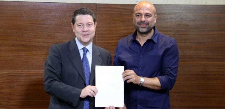 García Page y García Molina presentando el acuerdo de investidura por el que ahora se rompe el pacto de gobierno