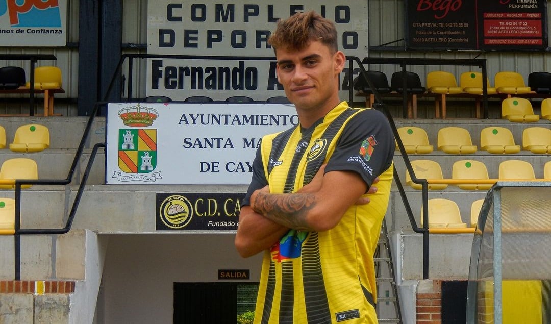 Álvaro Raba, el día de su presentación con el Cayón.