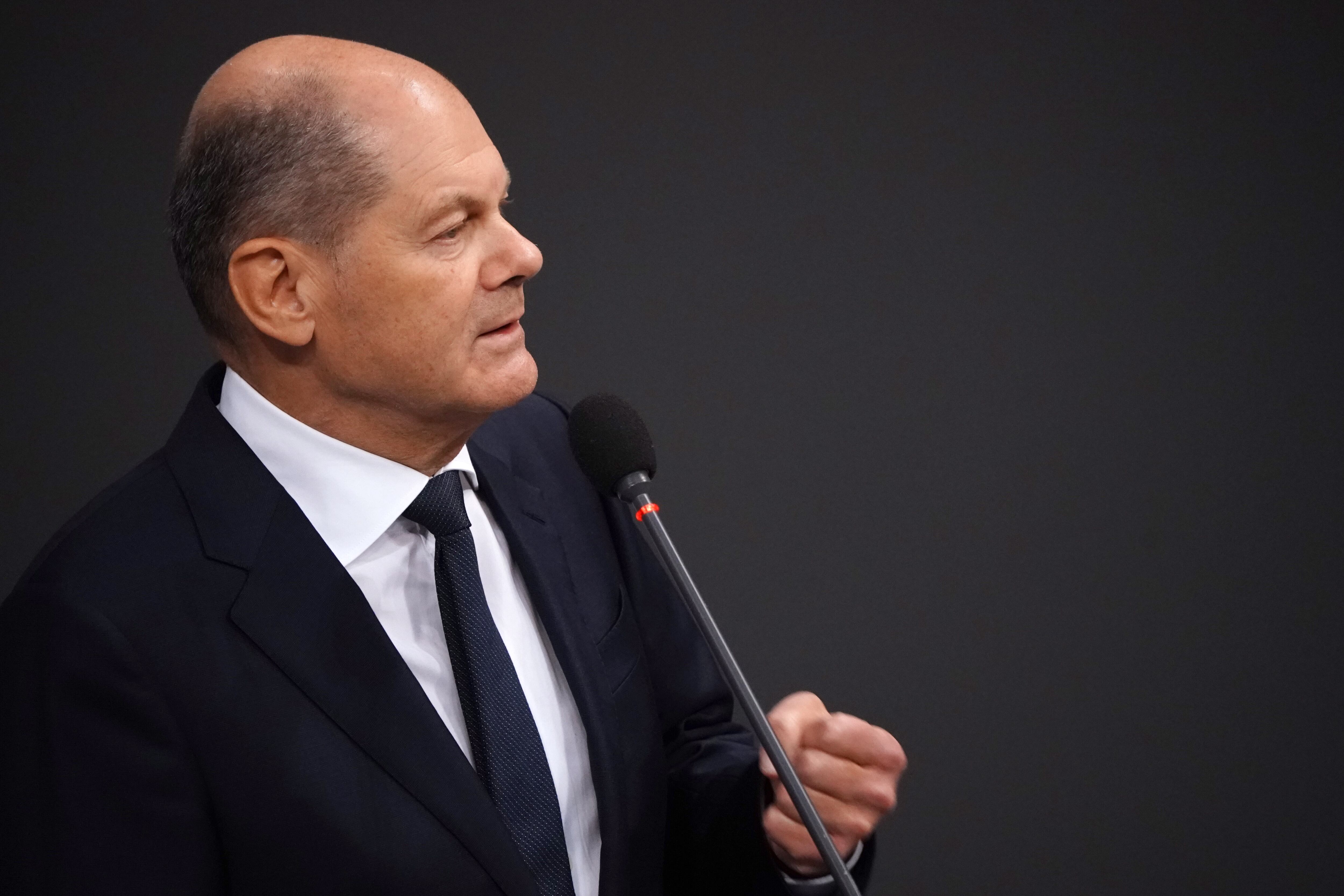 Olaf Scholz explica en el Bundestag el envío de tanques &#039;Leopard 2&#039; a Ucrania.