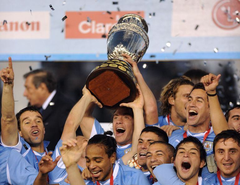 (FILE) Uruguayan defender Diego Lugano (C) raises the trophy and celebrates with teammates at the end of the 2011 Copa America football tournament final against Paraguay held at the Monumental stadium in Buenos Aires, on July 24, 2011. Uruguay won 3-0 and