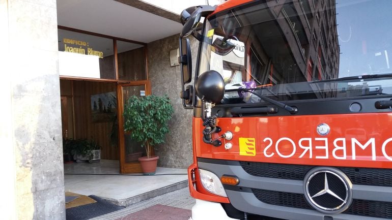 El portal del número 1 de la calle Joaquín Blume, en Ventanielles