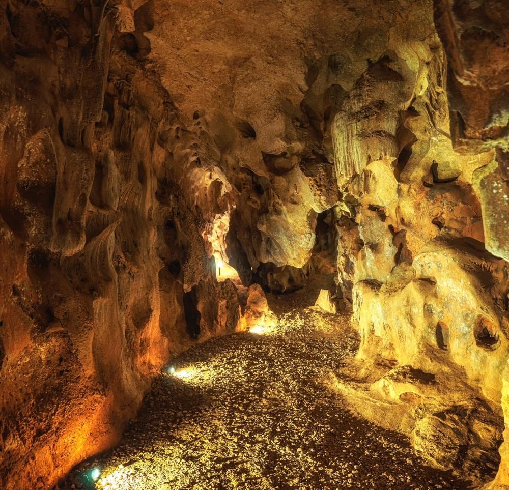 Interior de la cavidad ubicada en Rincón de la Victoria (Málaga)