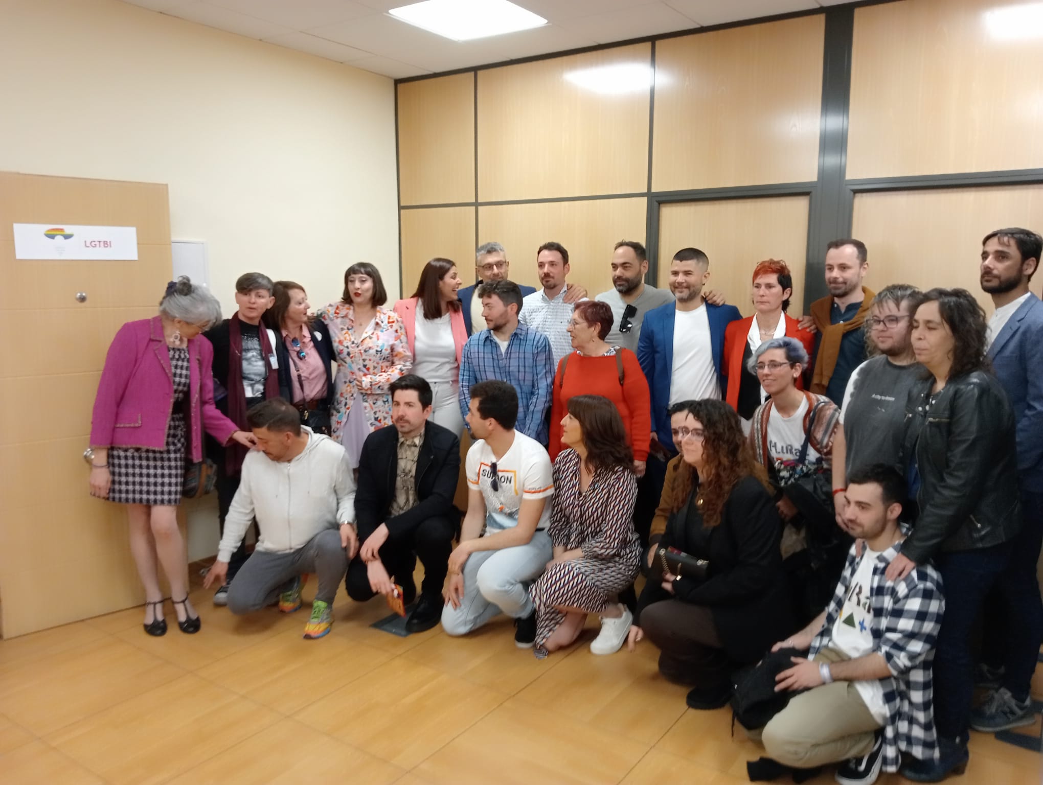 Asociaciones y personal de la nueva oficina LGTBI de Castilla-La Mancha en Toledo