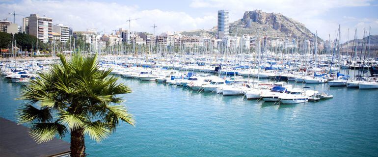 Vista del puerto de Alicante