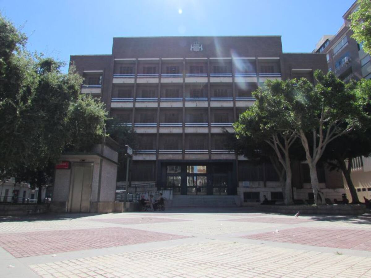 El Ayuntamiento estudia trasladar las dependencias municipales al edificio de Borrull