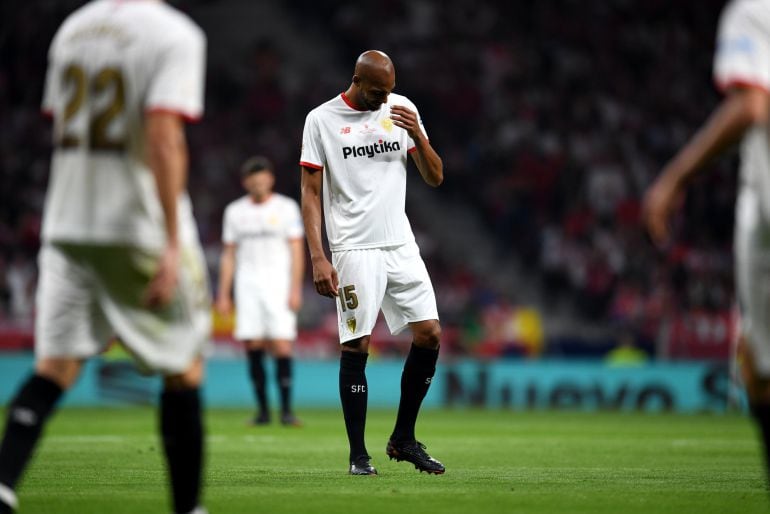 Nzonzi, cabizbajo durante el partido en el Wanda Metropolitano