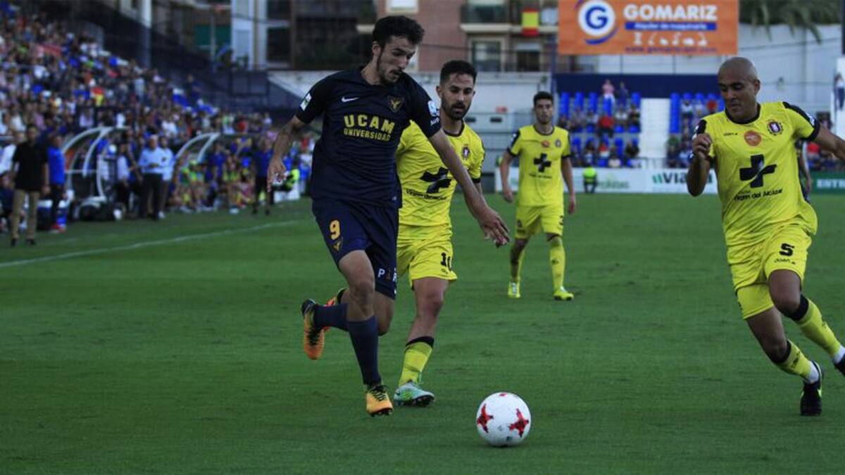 El Córdoba repesca a Quiles y el UCAM podrá afrontar otro fichaje amén de Oliva