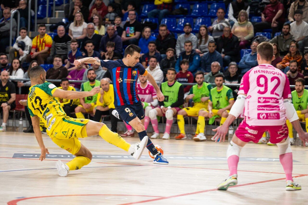 Gol de Sergio Lozano ante ala oposición de Attos y el portero Henrique. El cuadro local jugó muy bien mientras que los jiennense acusaron cierto cansancio tras la conquista de la Copa de España