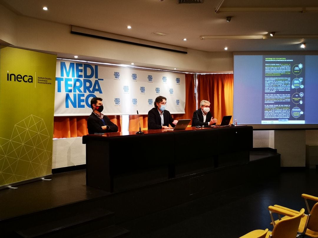 Rafael Ballester, en el centro y Francisco Llopis, a la derecha