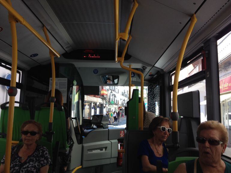 Interior de un autobús de Aucorsa