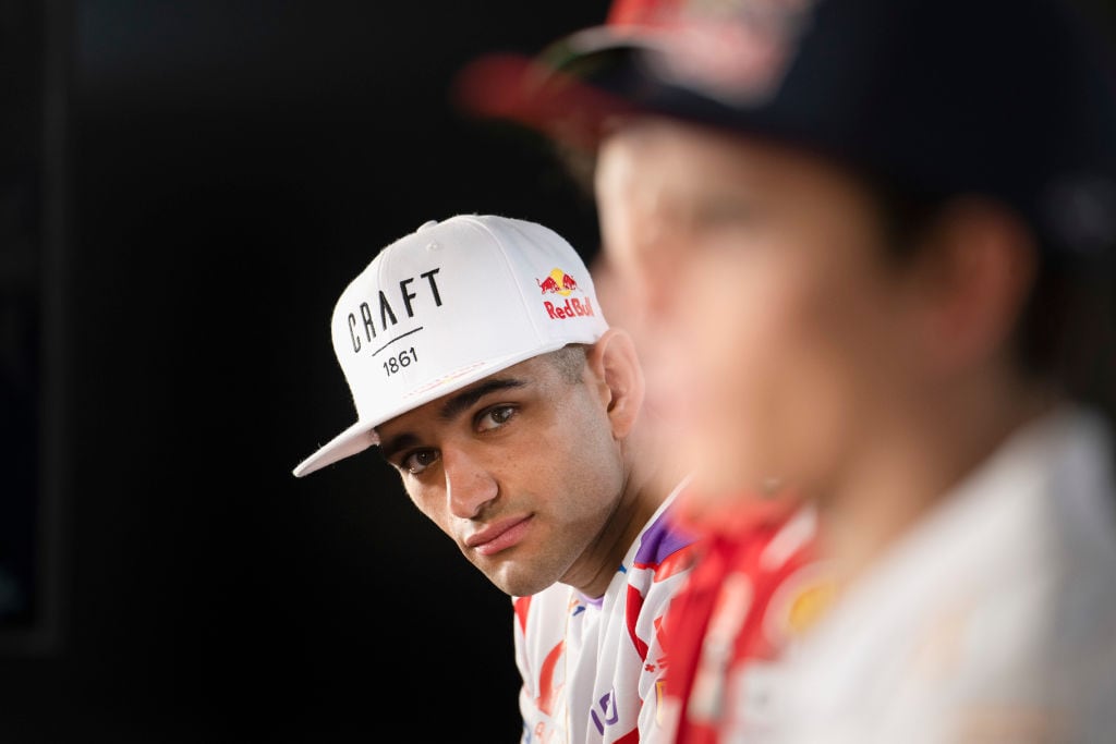 Jorge Martin mira a Marc Márquez durante la rueda de prensa tras la Sprint Race del GP de Portugal