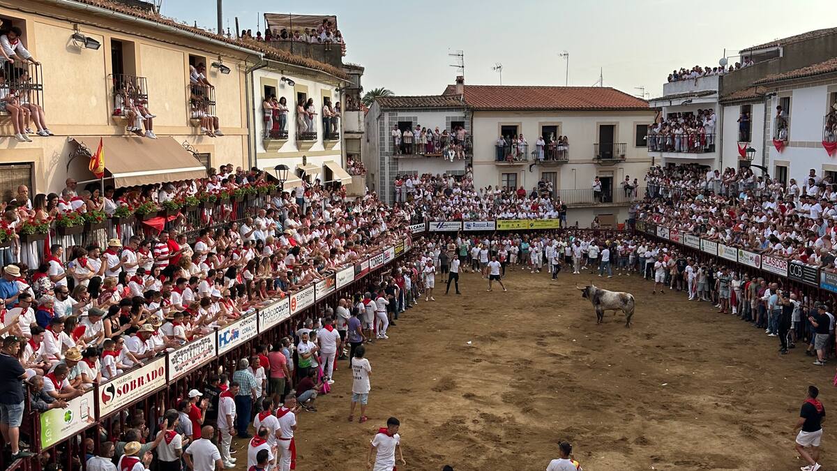 Escarbón protagoniza una jornada vibrante en las fiestas de San Juan de Coria