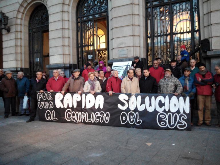 Concentración de la FABZ en la plaza de España