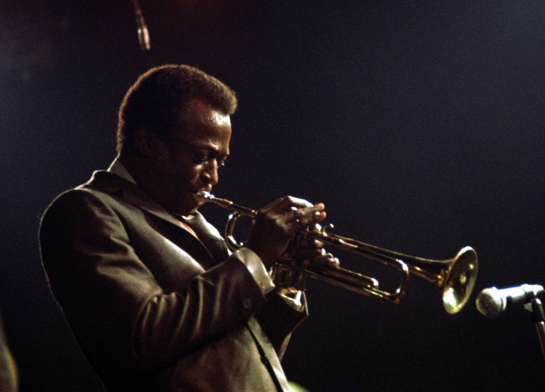 Miles Davis durante una actuación tras la edición de Kind of Blue