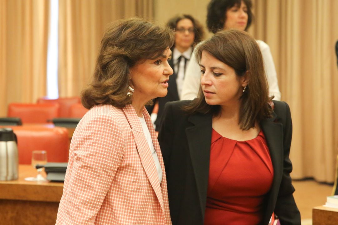 La vicepresidenta del Gobierno, Carmen Calvo, asiste a la reunión de la Diputación Permanente en el Congreso de los Diputados