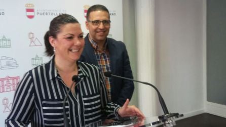 Maite Fernández y el concejal de urbanismo, Miguel Peña, muy sonrientes tras conocer la llegada de 10 millones de euros de EDUSI a Puertollano