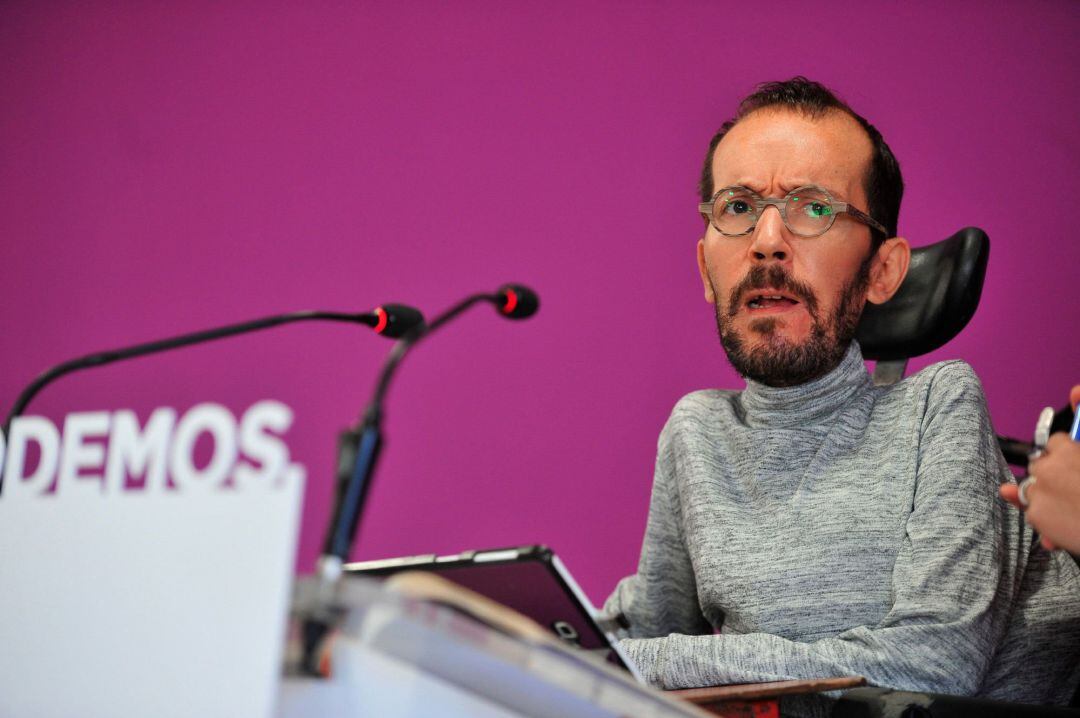 El secretario de Organización y Programa de Podemos, Pablo Echenique, durante una comparecencia ante los medios