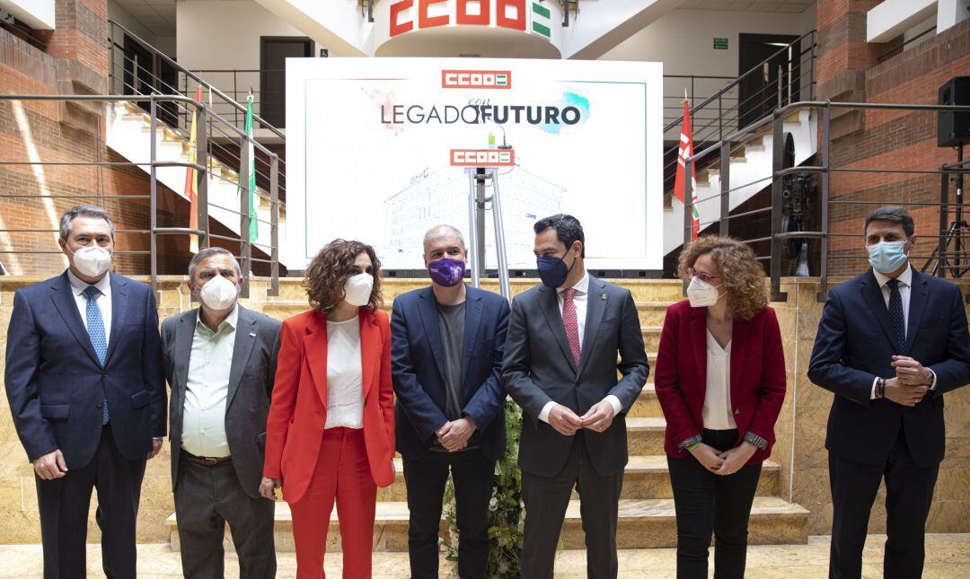 Foto de familia de autoridades al término de la inauguración de la nueva sede de Comisiones Obreras en Andalucía.