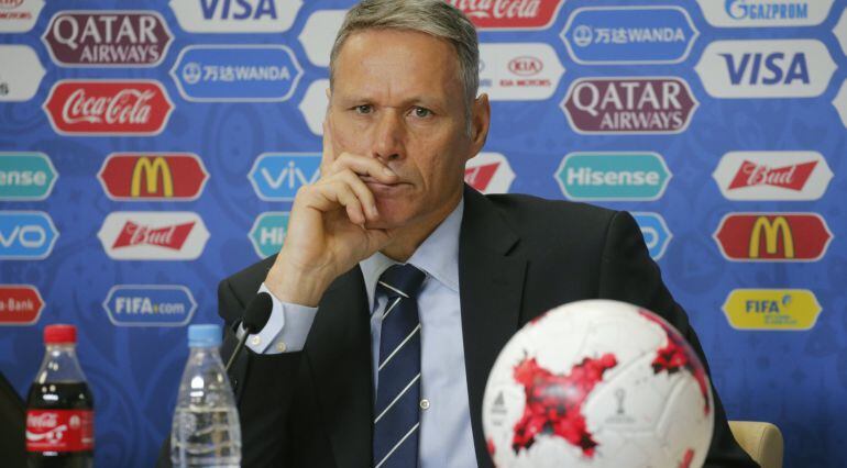 Marco Van Basten, durante la rueda de prensa oficial en San Petersburgo