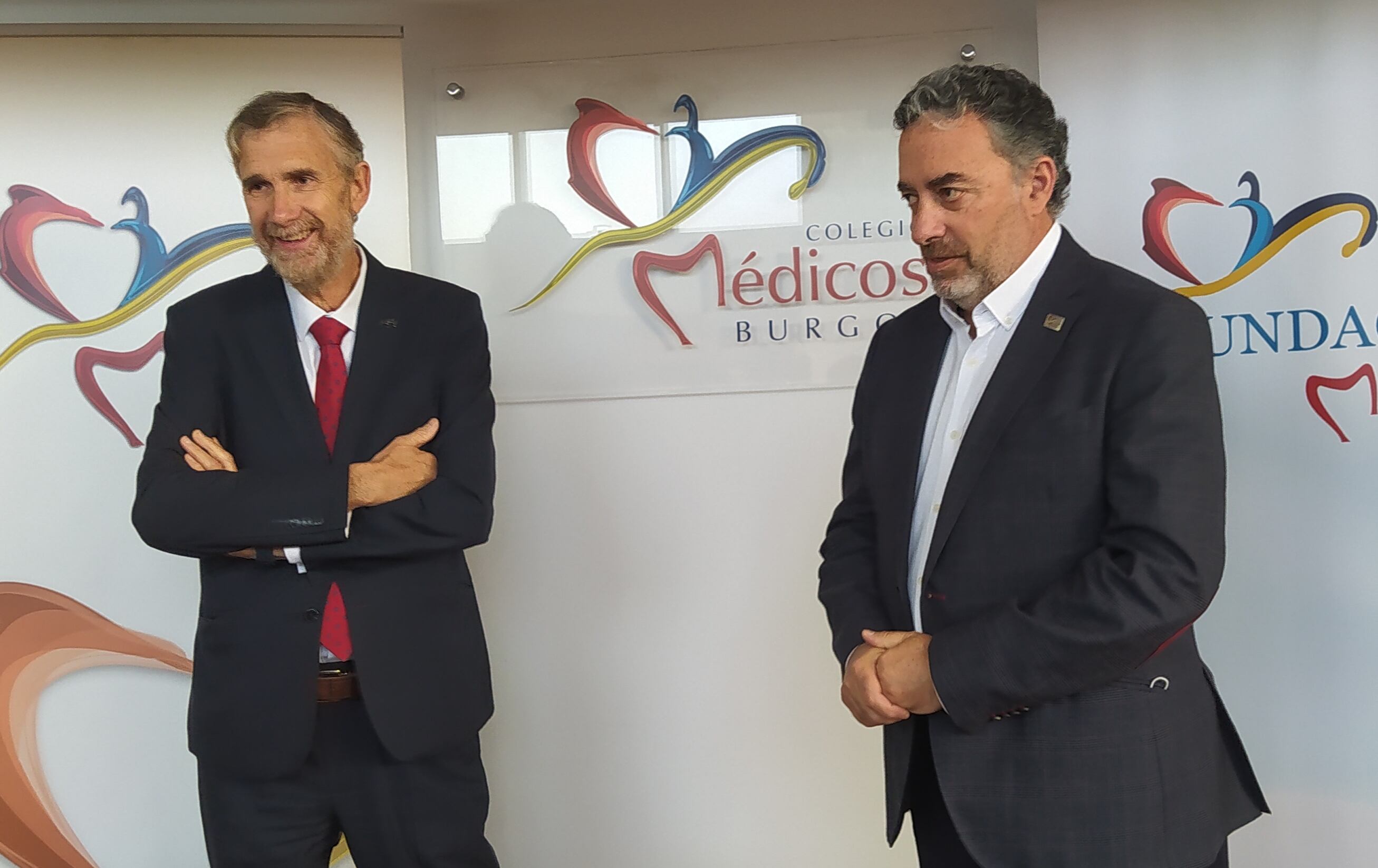 El rector de la UBU, Manuel Pérez Mateos (izda) y Joaquín Fernández de Valderrama, presidente del COMBU