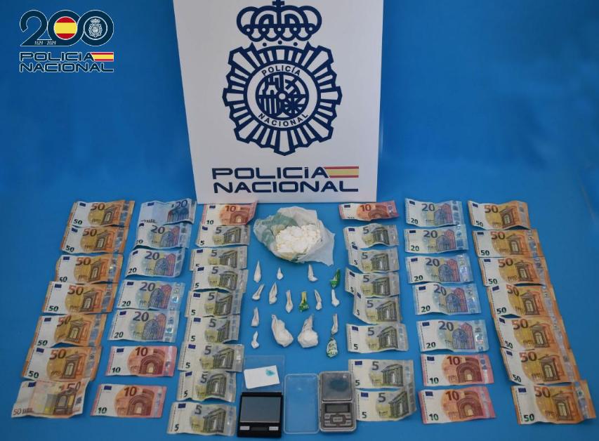 Dinero en metálico y droga incautada en Puertollano