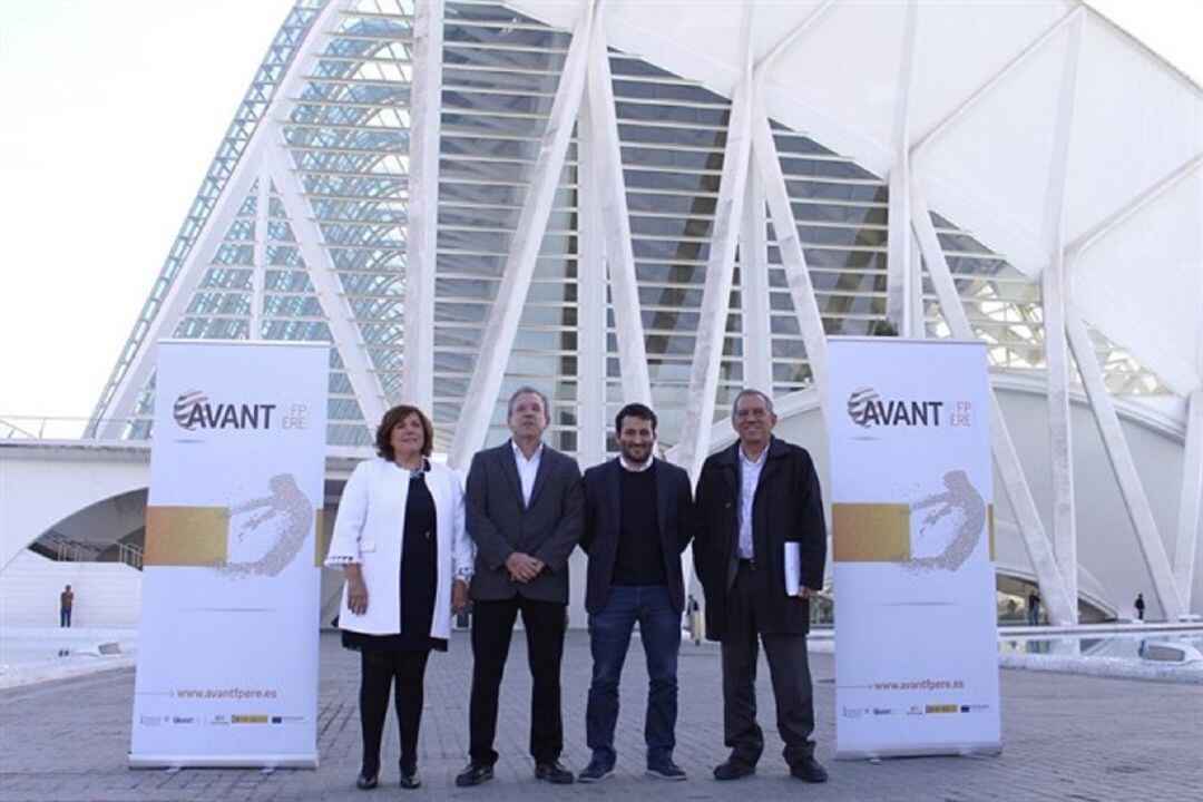 El conseller de Educación. Investigación, Cultura y Deporte, Vicent Marzà acompañado del secretario autonómico de Educación e nvestigación, Miguel Soler, la directora general de Formación profesional y Enseñanzas de Régimen Especial, Marina Sánchez y el d