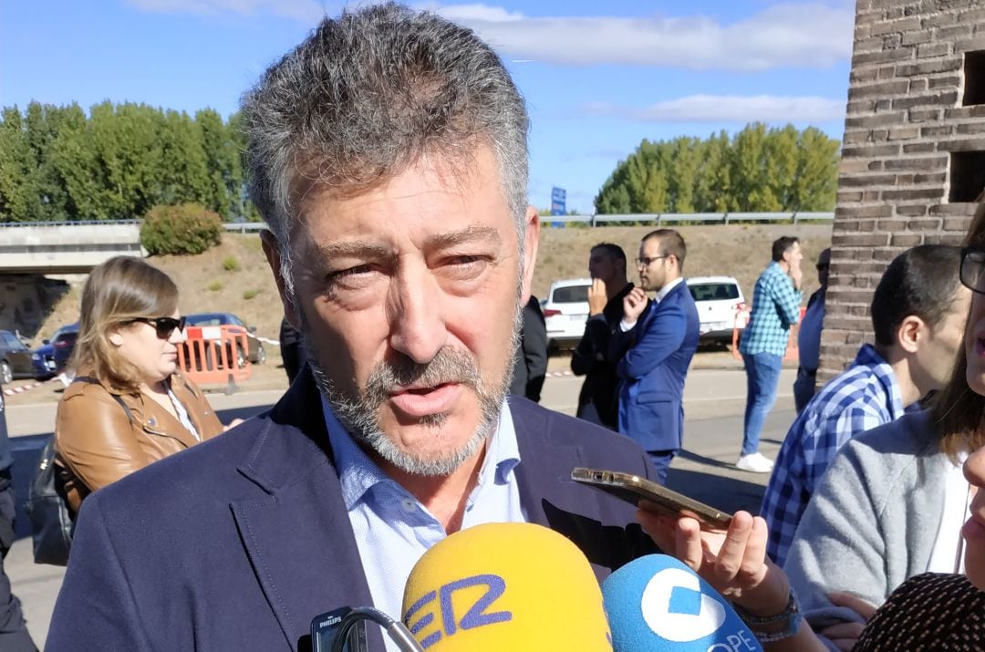 Alcalde de Páramo, Ángel Calvo en un acto público