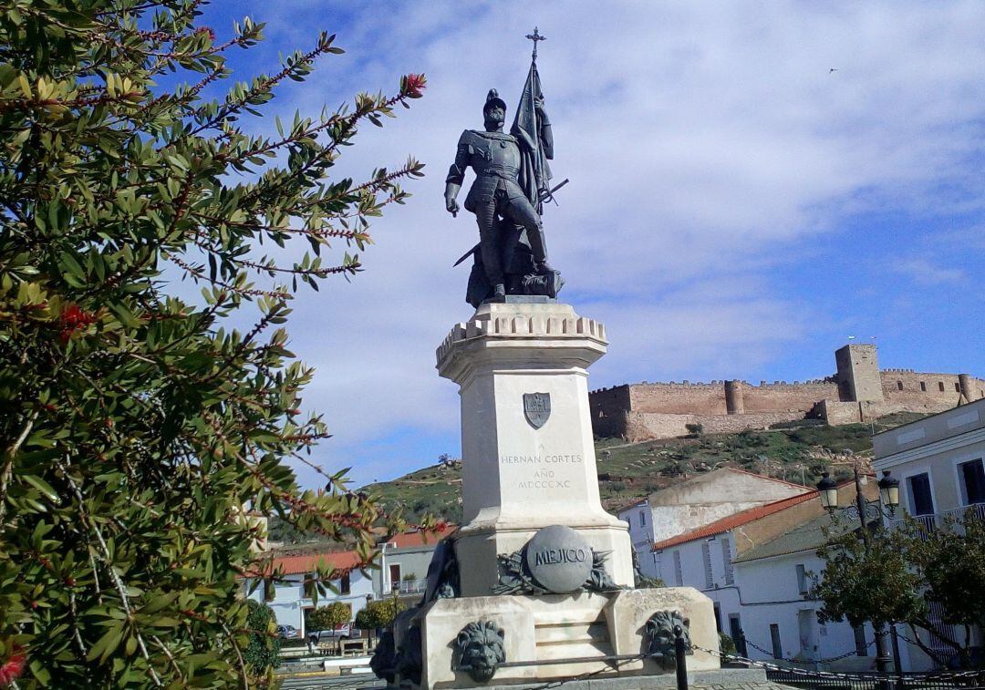 Estatua de Hernán Cortés en la plaza de Medellín