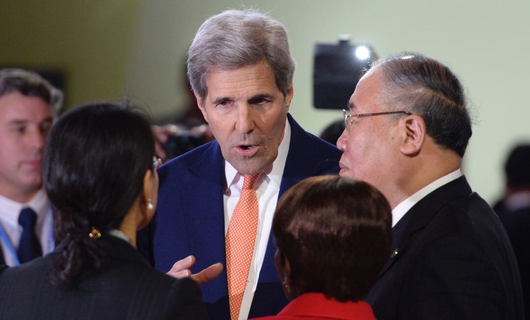 El enviado especial para el cambio climático de EEUU, John Kerry, y su homólogo chino, Xie Zhenhua, se comprometieron en Shanghái a &quot;reforzar la implementación&quot; del acuerdo contra la crisis climática de París.