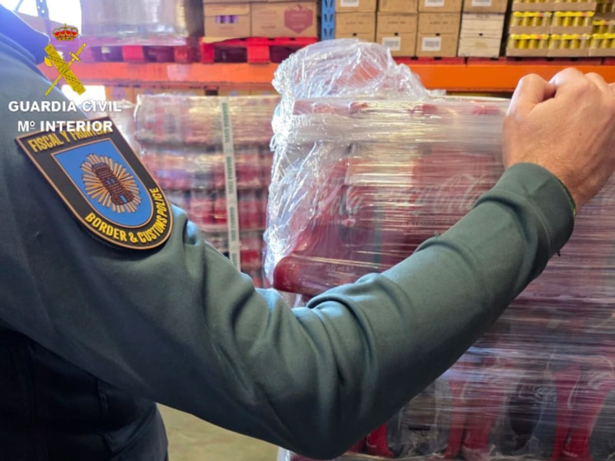 La Guardia Civil interviene más de 10.000 envases de bebidas mal rotuladas a una empresa de Sanxenxo