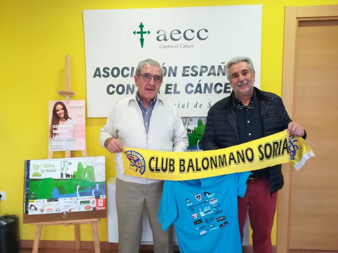 Fernando Ligero, presidente de la junta provincial de la AECC, y Carlos Heras, presidente del BM Soria.