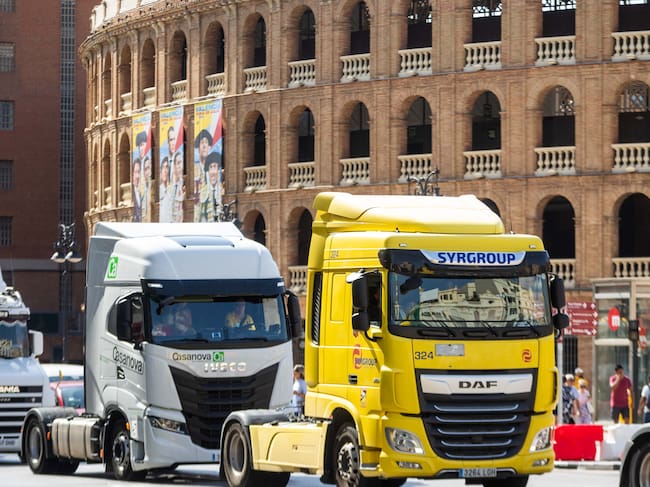 Los transportistas en su lucha para cambiar el modelo de las ITV en València