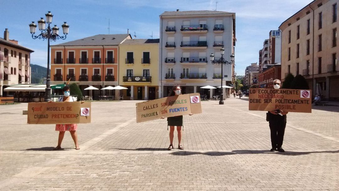 Los activistas piden un plan de protección del arbolado del casco urbano en Ponferrada