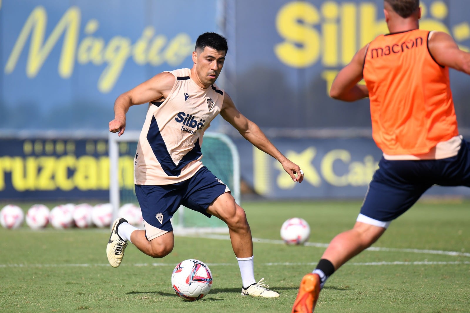 Tomás Alarcón en un entrenamiento con el Cádiz CF