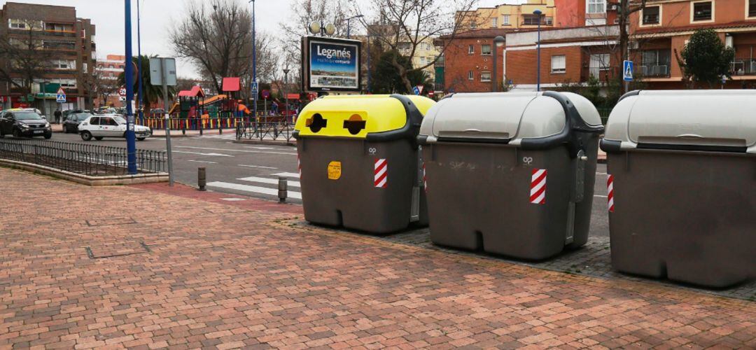 La instalación de pedales en contenedores de basura se ha retrasado por el nuevo contrato administrativo