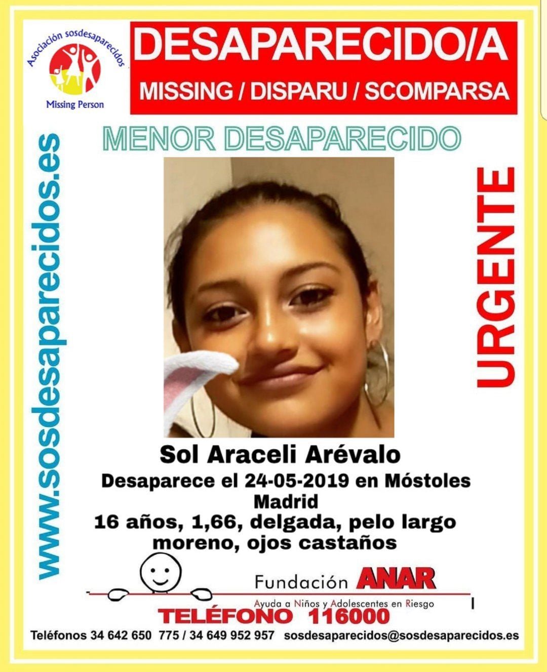 Cartel con los datos de la joven desaparecida en Móstoles