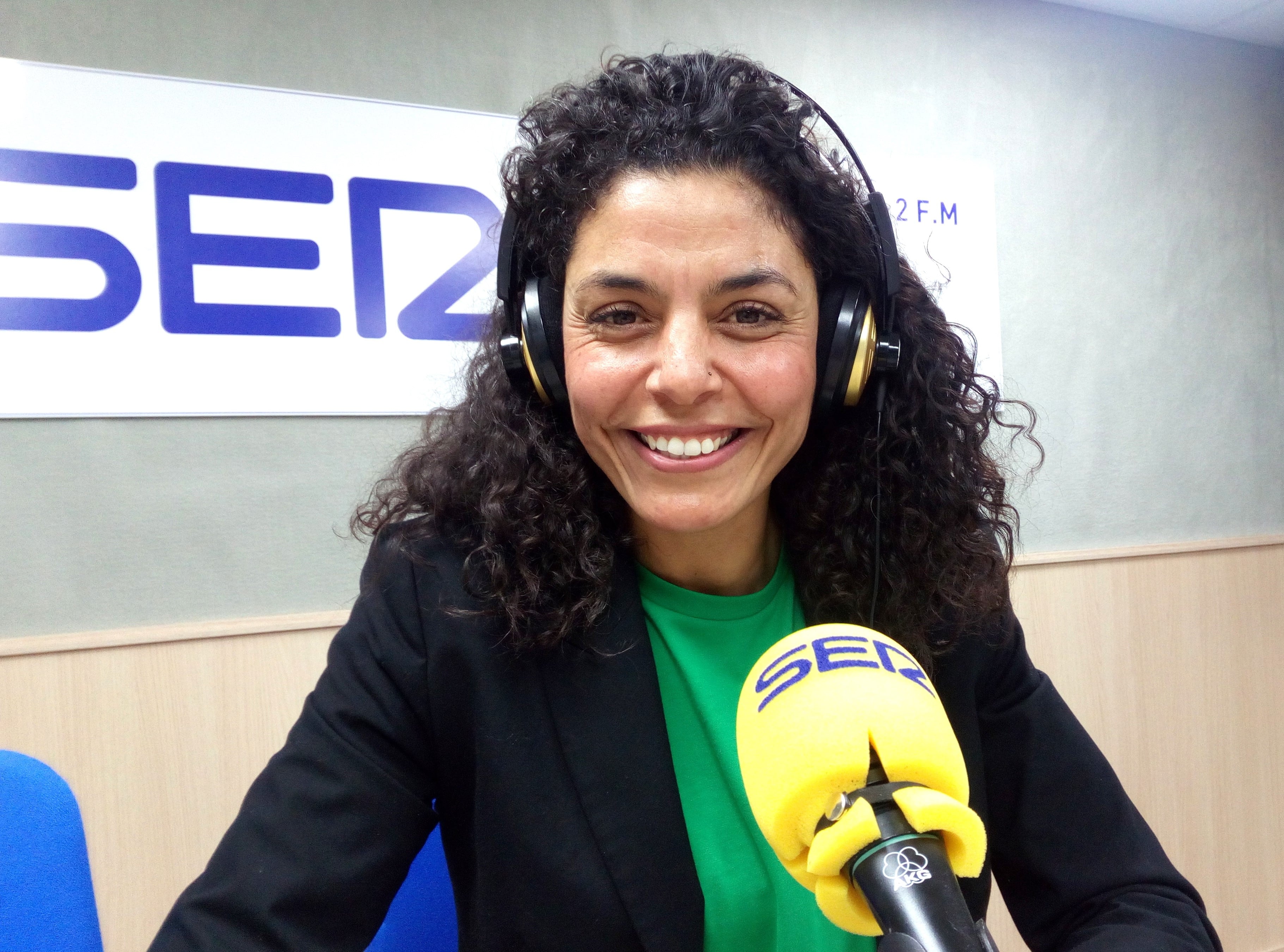 Zineb Rimi, en el estudio de Radio Elda SER