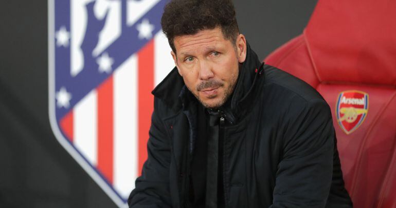 Simeone, instantes antes de ser expulsado en el Emirates