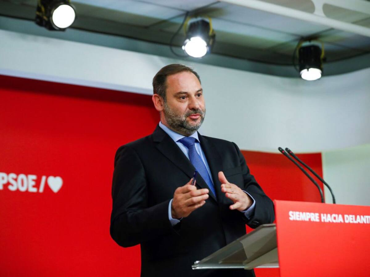 Ábalos, matiza sus palabras sobre la entrada de Podemos en el Gobierno: "Eso es una decisión del presidente"