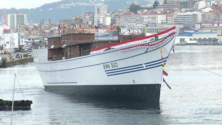 El buque Bima Suci en el puerto de Bouzas