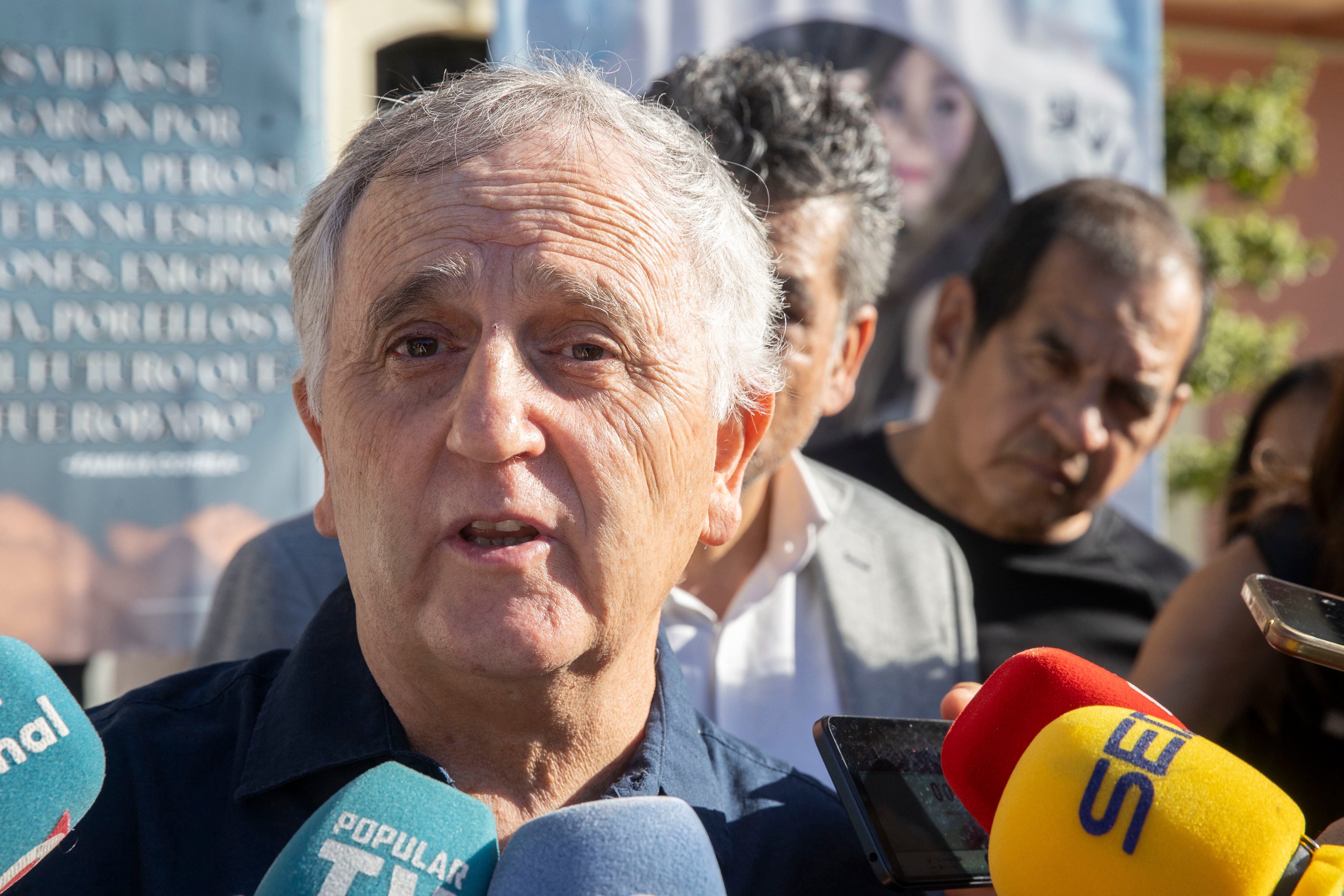 MURCIA, 30/09/2024.- José Manuel Muñoz Ortín abogado de varios familiares de las víctimas del incendio de las discotecas Teatre y Fonda Milagros de Murcia, atiende a la prensa. EFE/Marcial Guillén