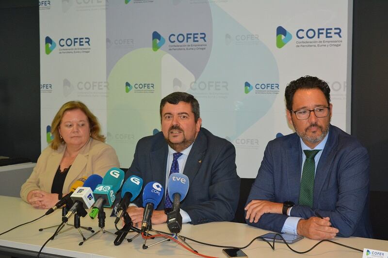 Ana Correa, Cristóbal Dobarro y José Andrés Santos en rueda de prensa. Foto/COFER