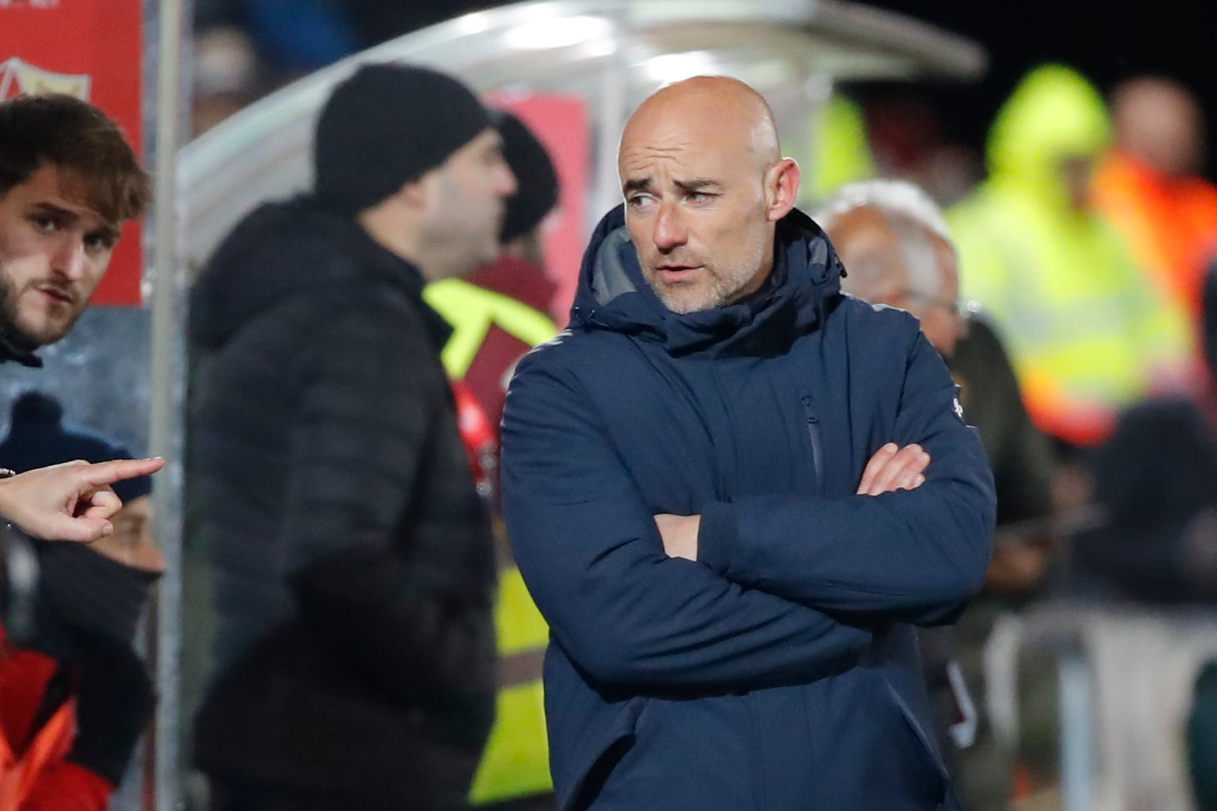 El entrenador del Barbastro, Daniel Martínez, durante el encuentro ante el FC Barcelona correspondiente a los dieciseisavos de final de la Copa del Rey disputado hoy domingo en el Estadio Municipal de la localidad oscense. EFE/ Javier Cebollada