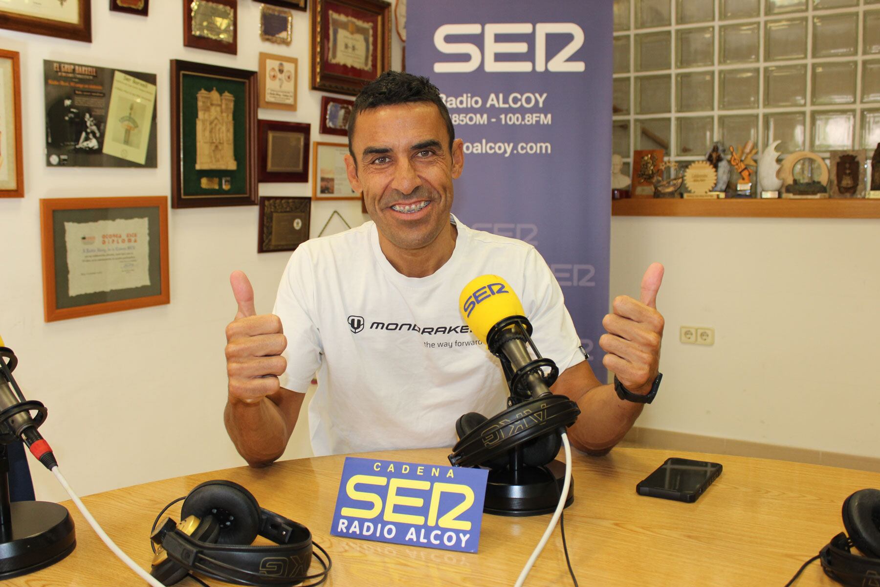 Jacobo Santana, en el estudio central de Radio Alcoy