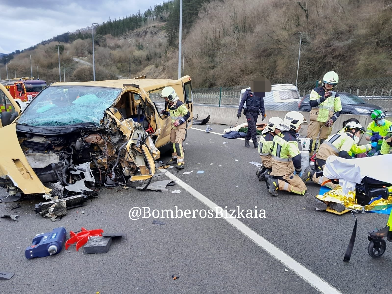 Accidente mortal en la N-634 a su paso por Ermua. / @BomberosBizkaia