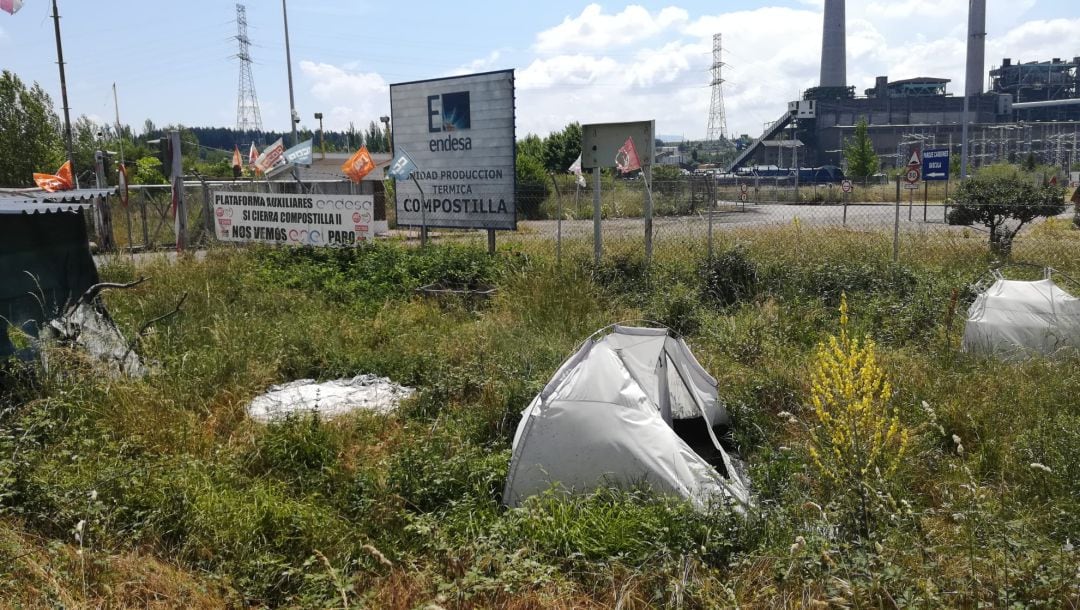 El campamento reivindicativo de las contratas se levantó hace año y medio a las puertas de Compostilla