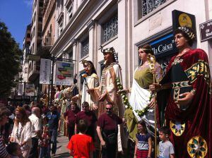 Imatge a la dreta dels gegants romans que, amb motiu del seu 175è aniversari, han estat restaurats