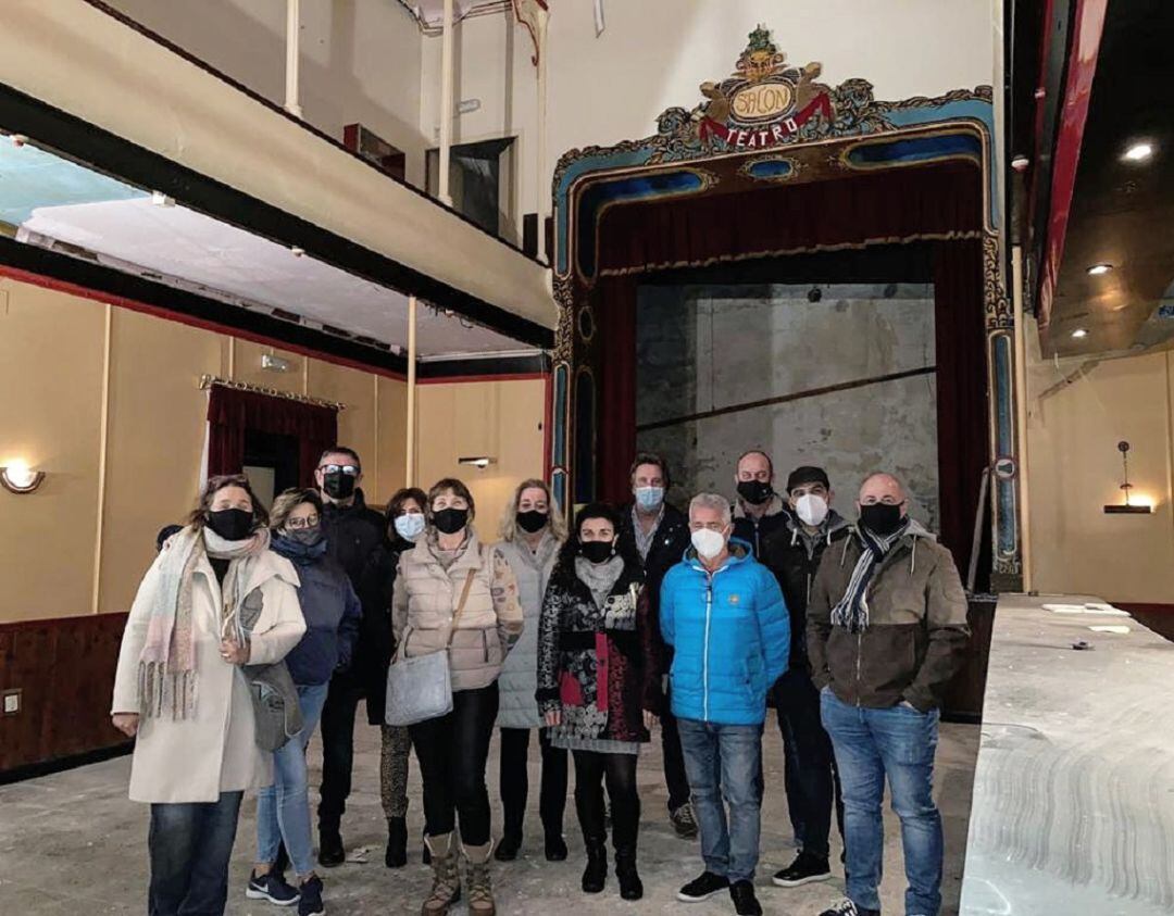 La Corporació municipal a l'interior del 'Balón'