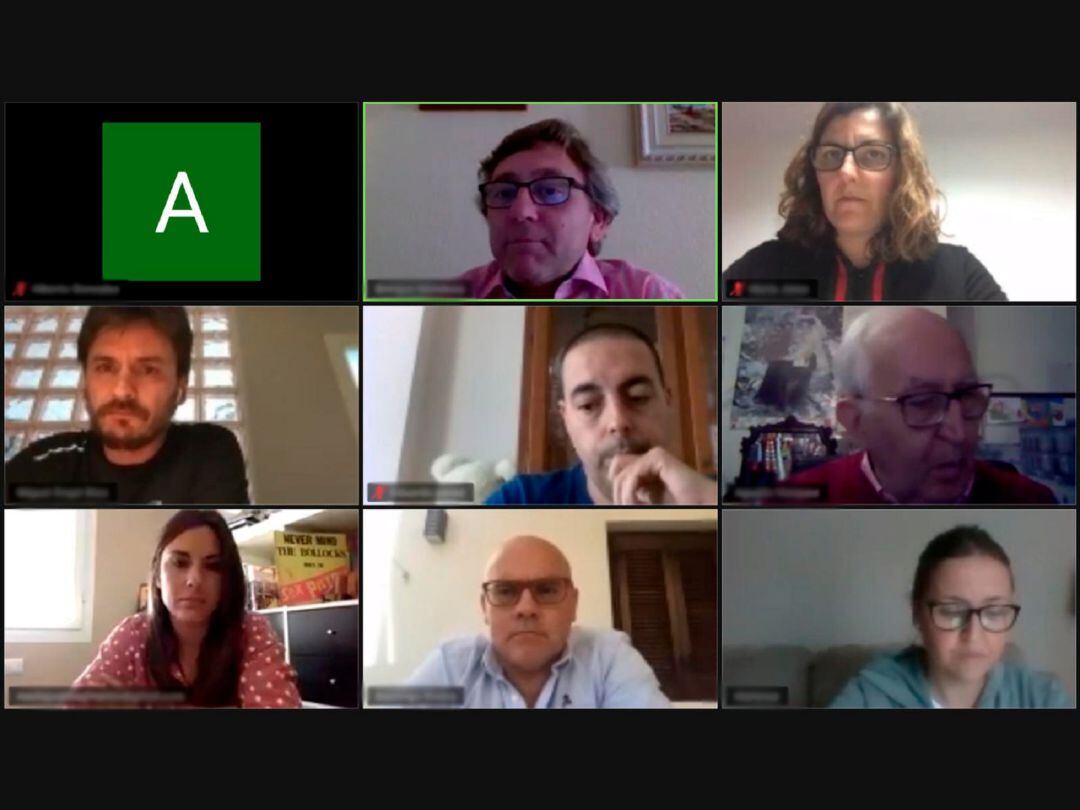 Representantes del Ayuntamiento y comercio de Linares.